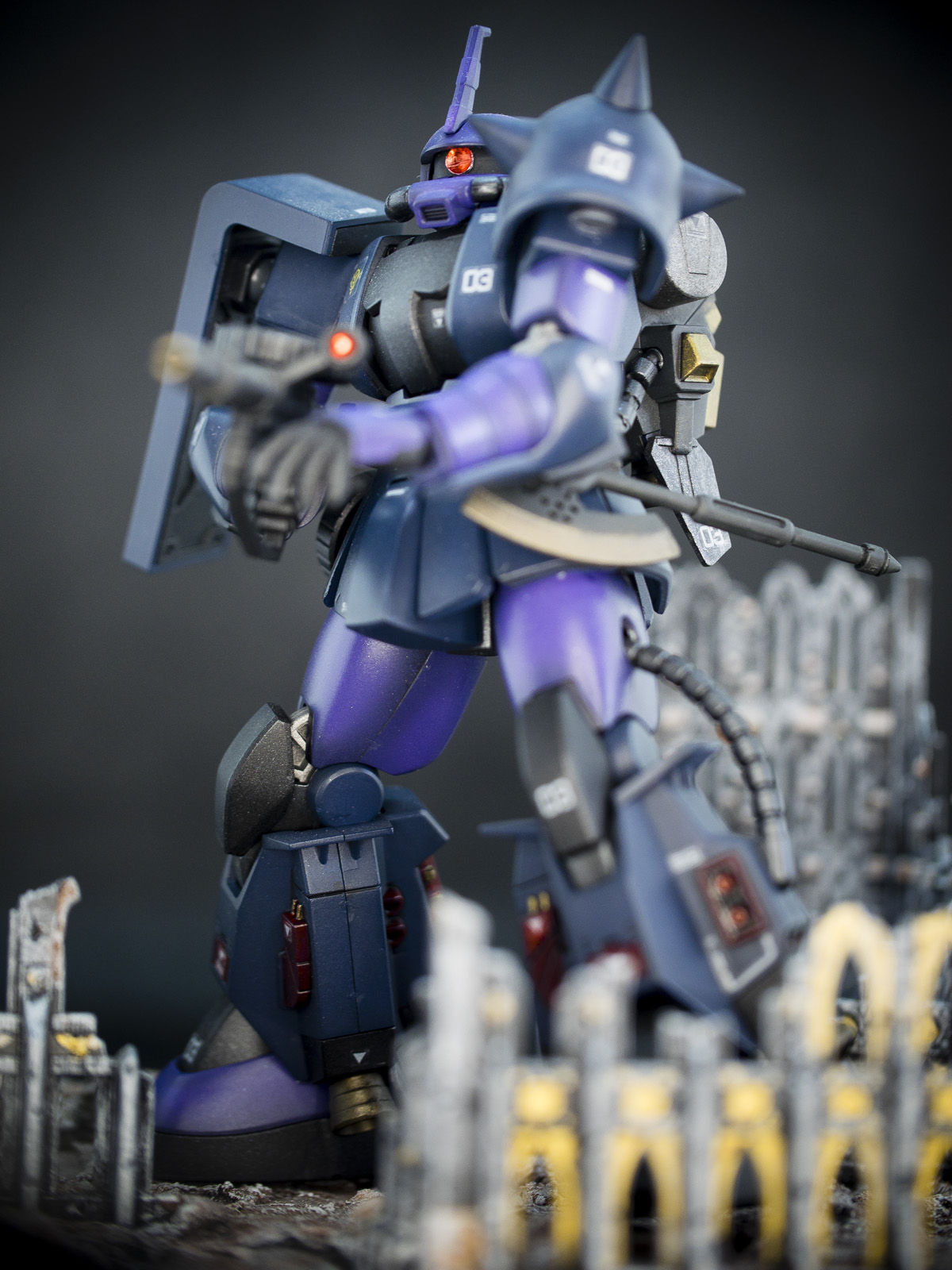 Bandai 1/144 HG MS-06R-1A Zaku 2 (Black Tri-Star)