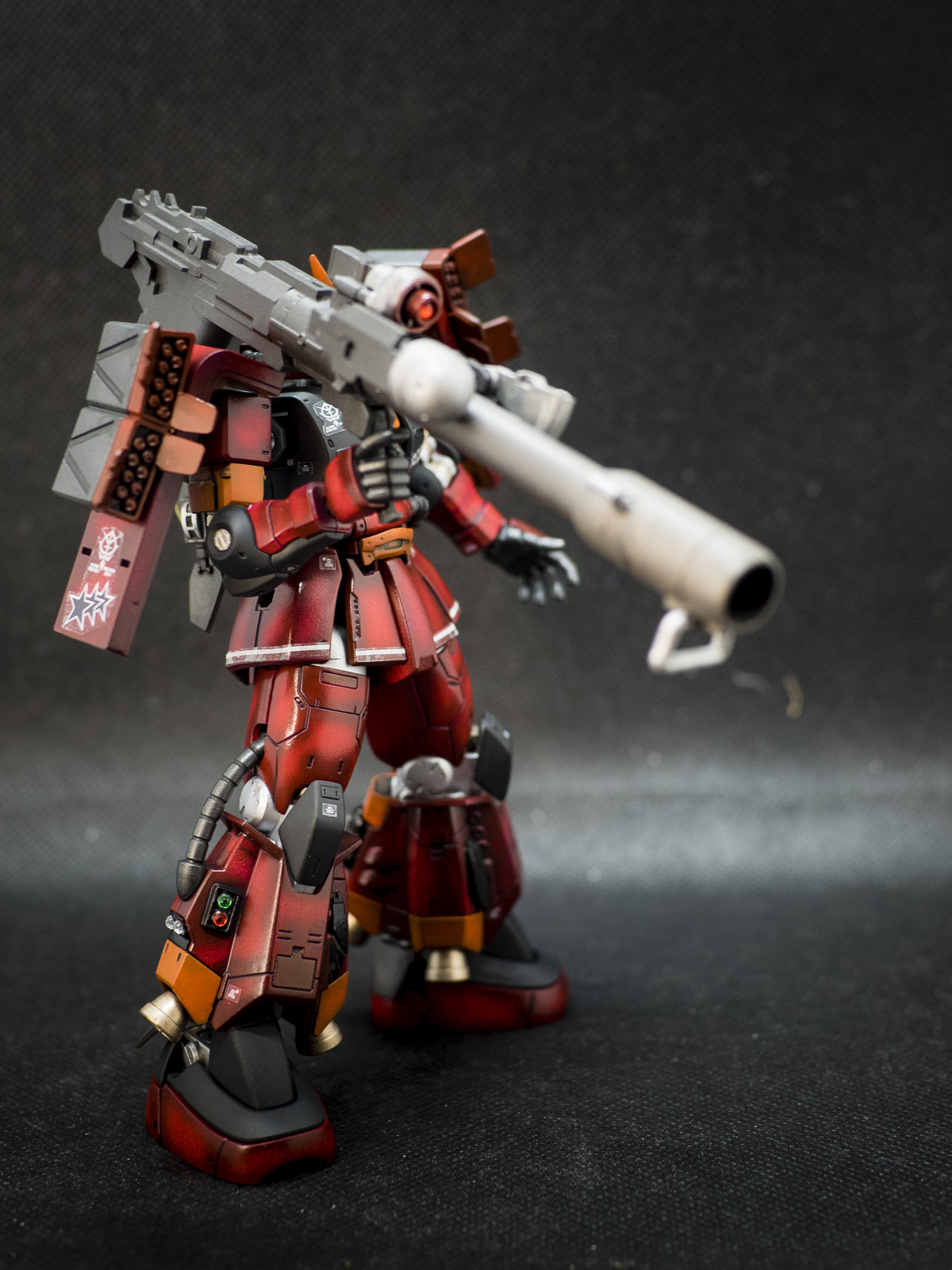 Bandai 1/144 HG MS-06R-1A Zaku 2 High Mobility Type